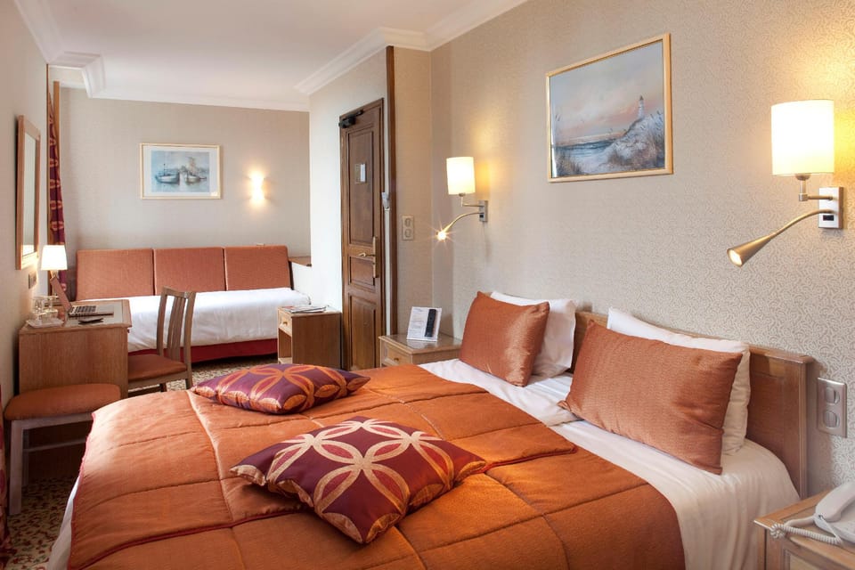 Hotel la Croix Blanche Hotel in Mont Saint-Michel