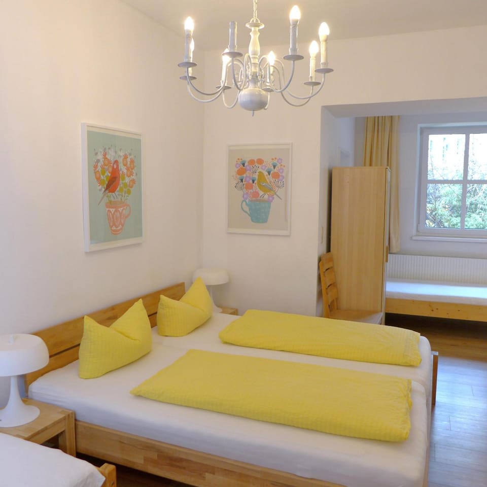 Pension Stoi budget guesthouse Hotel in Innsbruck