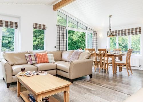Bath Mill Lodge Retreat Lodge in Bath
