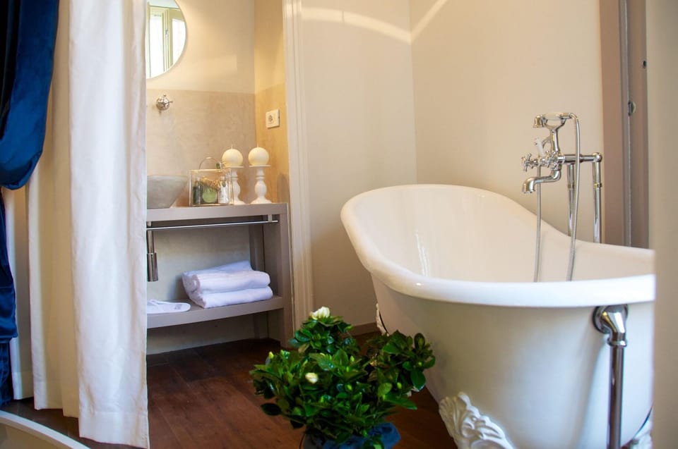 Piazza Farnese Luxury Suites Hotel in Rome