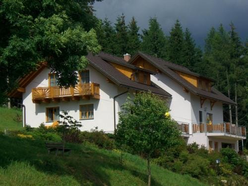 Gasthof-Pension Kleinhenner Inn in Carinthia, Austria