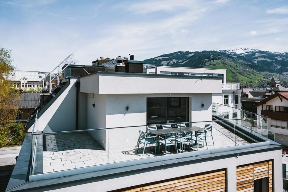 Mountain Lake Resort Hotel in Zell am See