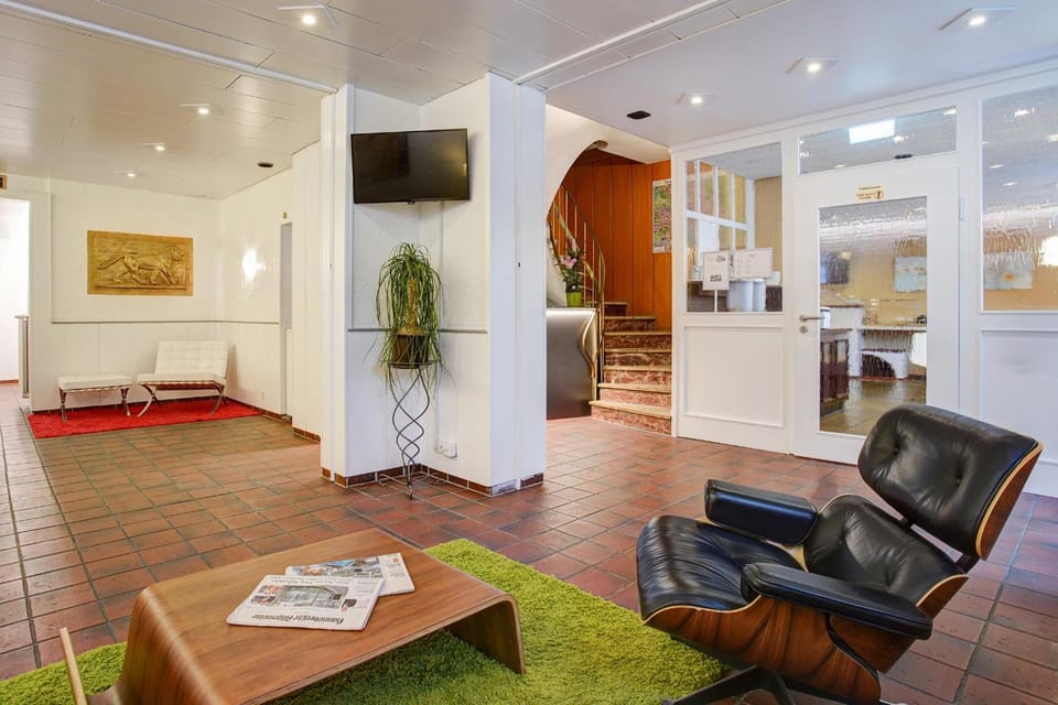 Shared lounge/TV area