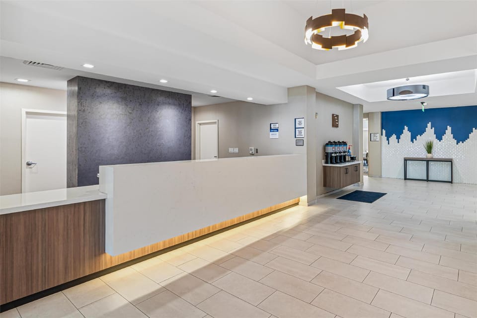 Best Western Valencia/Six Flags Inn & Suites Hotel in Valencia