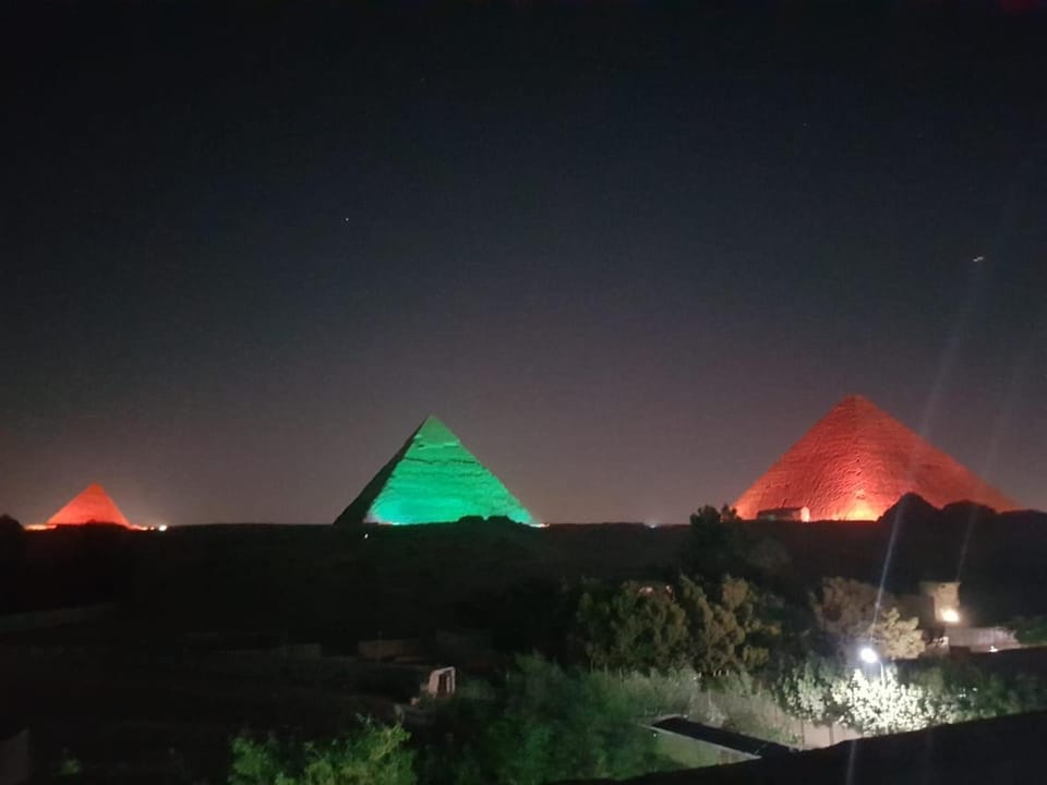 Sphinx palace pyramids view inn Hotel in Egypt