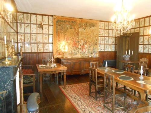 Chateau De Courbelimagne, Raulhac Hotel in Auvergne-Rhône-Alpes