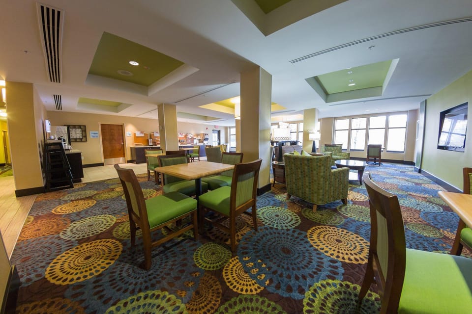 Holiday Inn Express and Suites Winchester By IHG Hotel in Shenandoah Valley