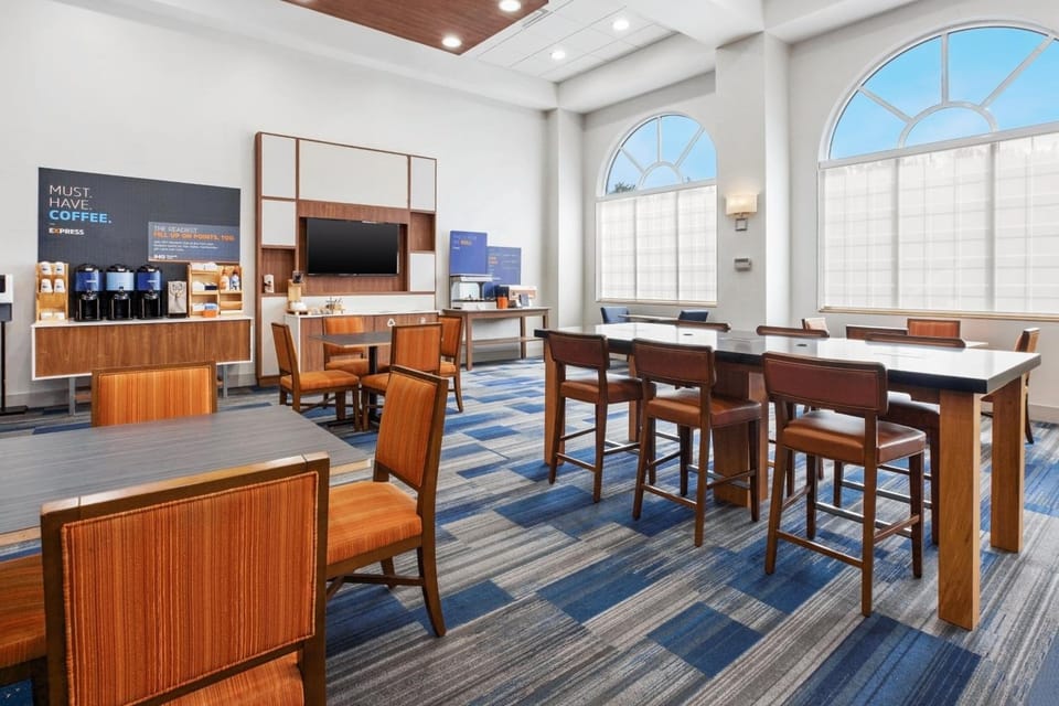 Holiday Inn Express Hotel & Suites Warrenton By IHG Hotel in Warrenton