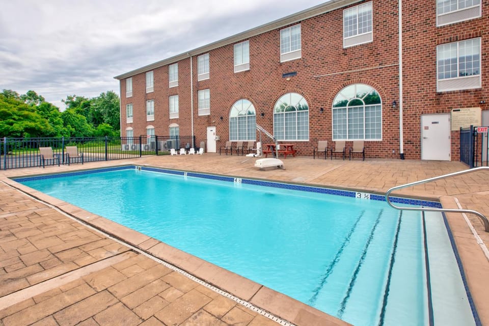 Holiday Inn Express Hotel & Suites Warrenton By IHG Hotel in Warrenton