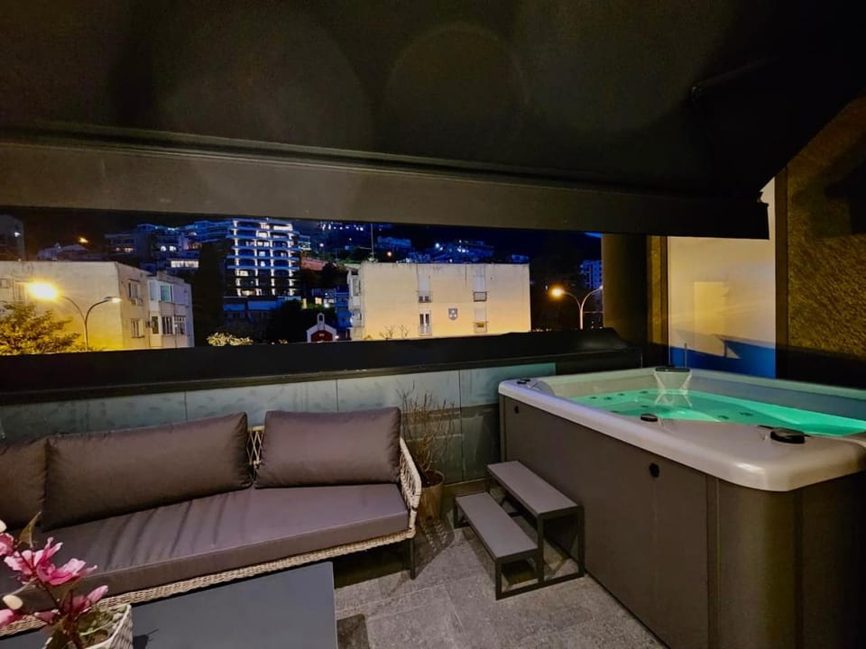 PERLA Apartments Hotel in Budva