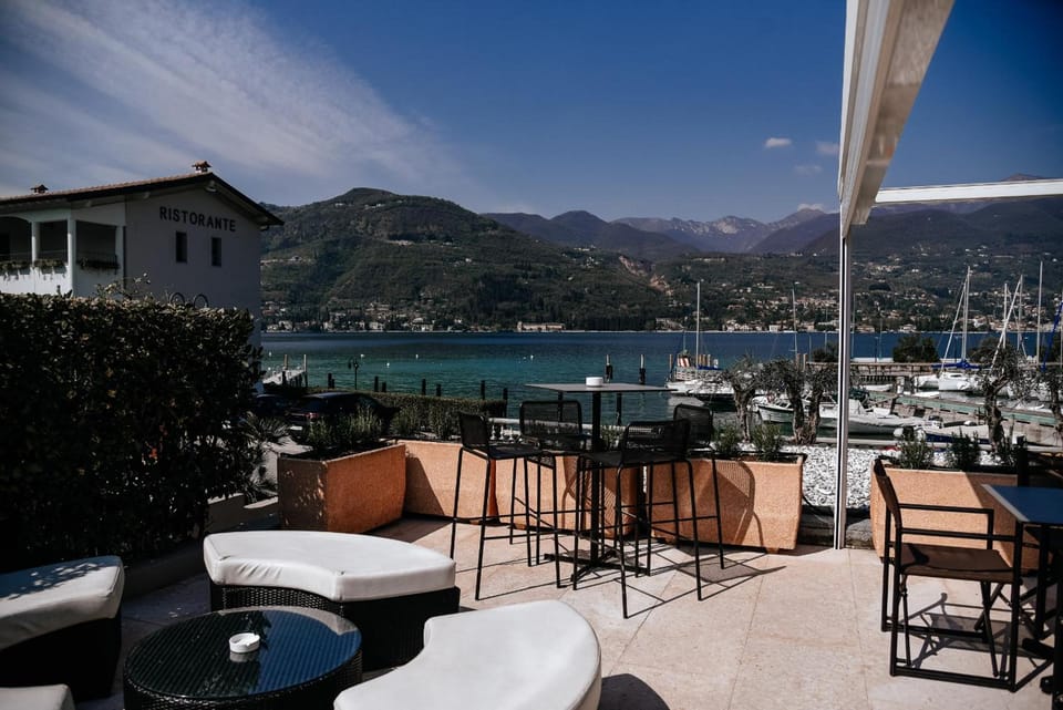Bella Hotel & Restaurant with private dock for mooring boats Hotel in Lake Garda