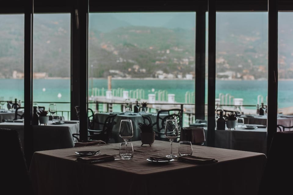 Bella Hotel & Restaurant with private dock for mooring boats Hotel in Lake Garda