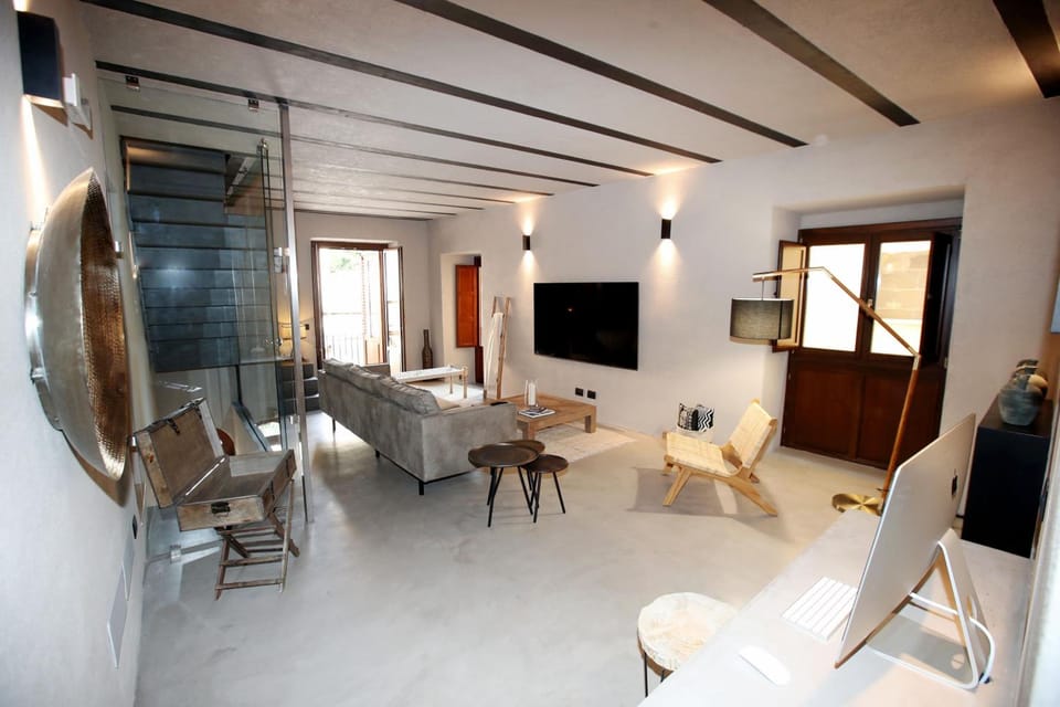 Shared lounge/TV area