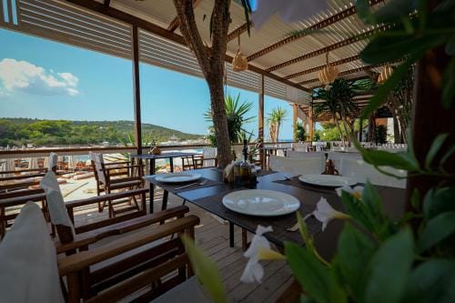 HOTEL DENOEL Hotel in Ksamil