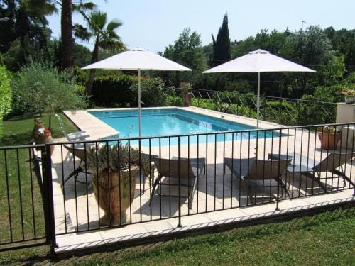 Au vallon rouge (Suite double) Hotel in Saint Paul de Vence