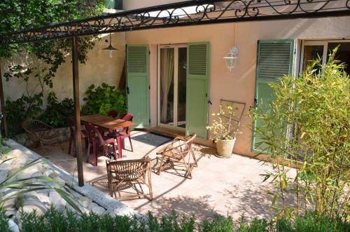 Au vallon rouge (Suite double) Hotel in Saint Paul de Vence