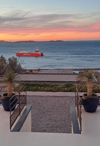 LES SUITES LOVE 3 SPA VUE MER PISCINe Hotel in Marseille