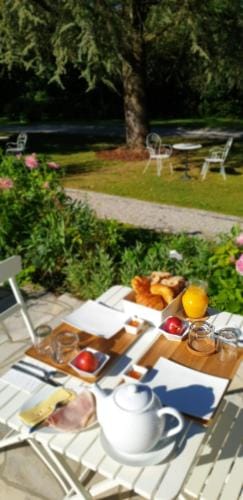 Crown Roads Hotel in Finistere