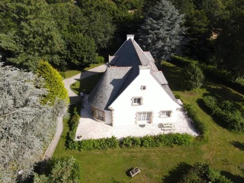 Crown Roads Hotel in Finistere