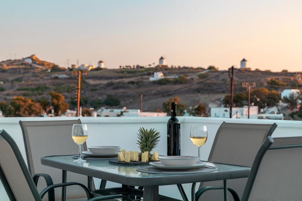 BlackStone Luxury Suites Apartment hotel in Santorini