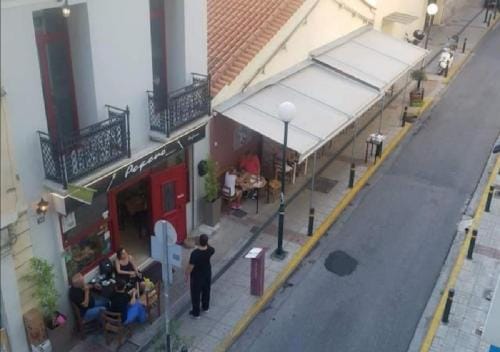 House in the center of Piraeus next to the port and the metro!! Hotel in Pireas