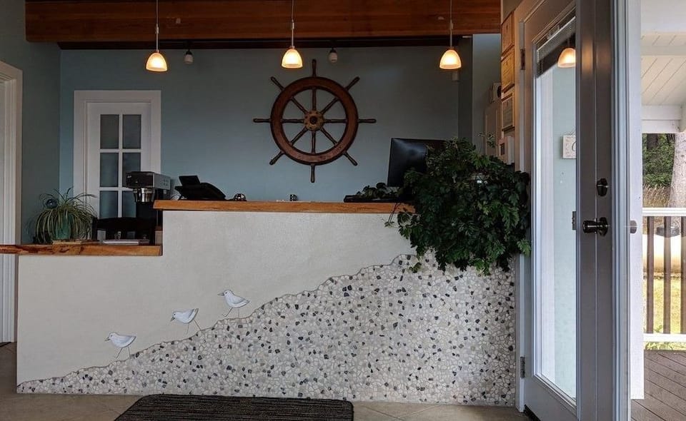 Seafoam Lodge Inn in Little River