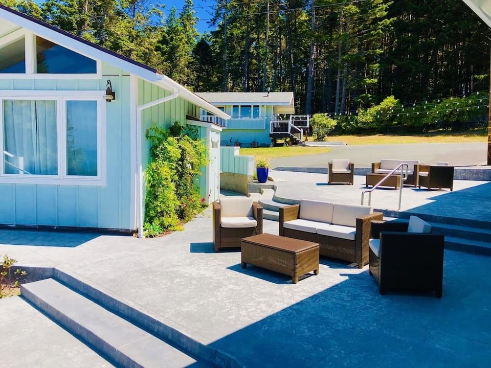 Seafoam Lodge Inn in Little River