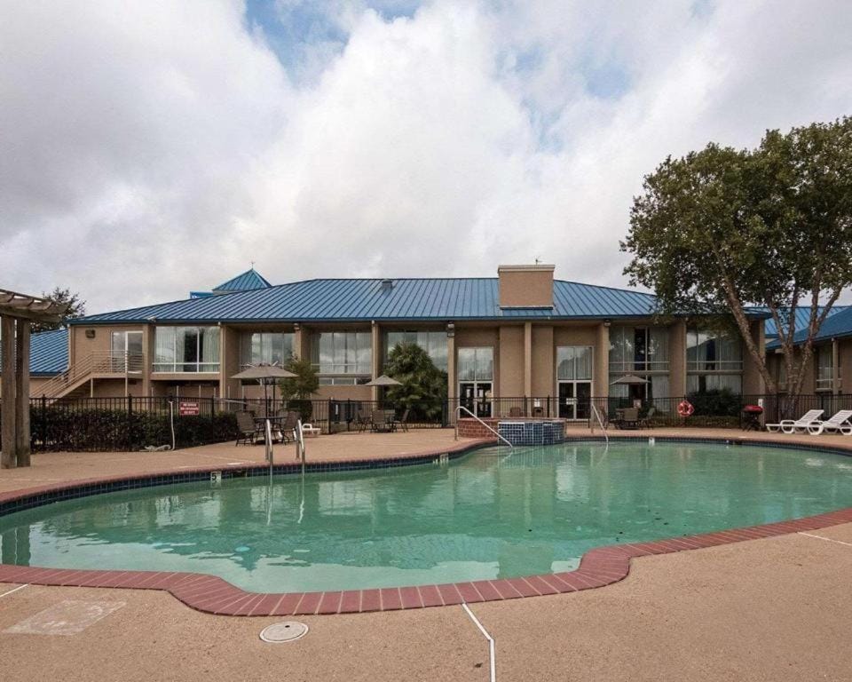 Economy Inn & Suites Hotel in Shreveport