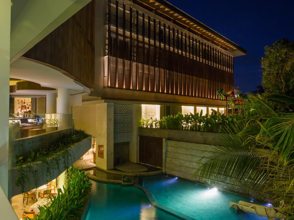 Swimming pool