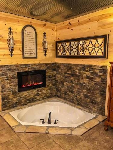 Samantha's Timber Inn Hotel in Pike County