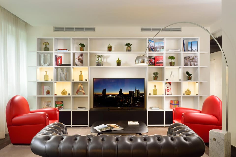 Shared lounge/TV area