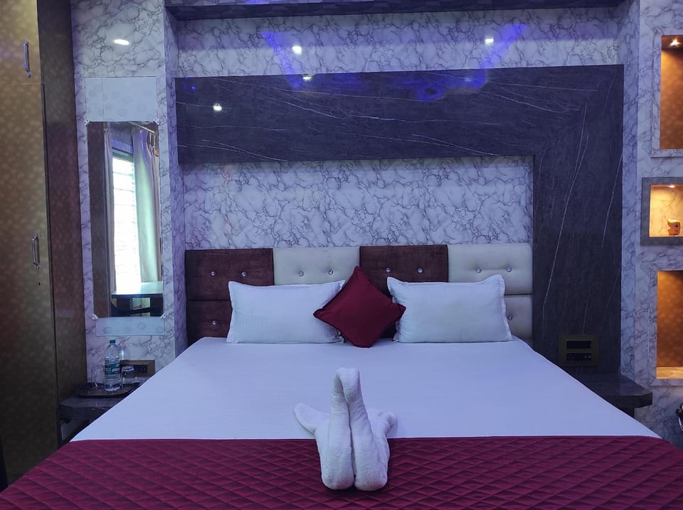 HOTEL ROYAL PALACE HOJAI  Hotel in India