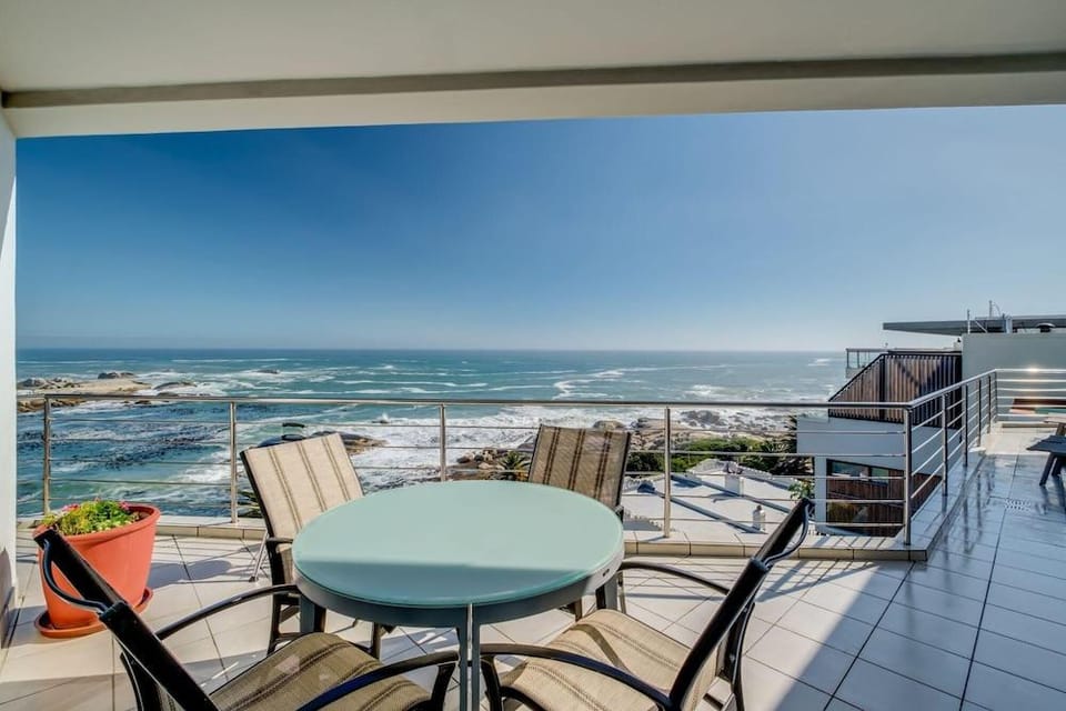 Immaculate Penthouse w Views Splash Pool CBT Penthouse Hotel in Camps Bay