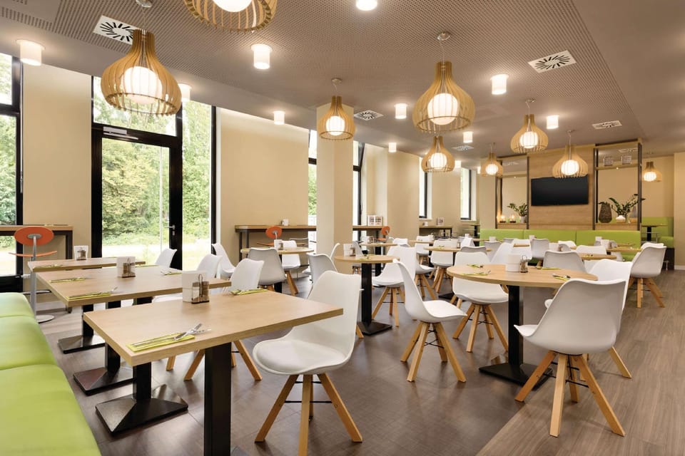 Super 8 by Wyndham Mainz Zollhafen Hotel in Mainz