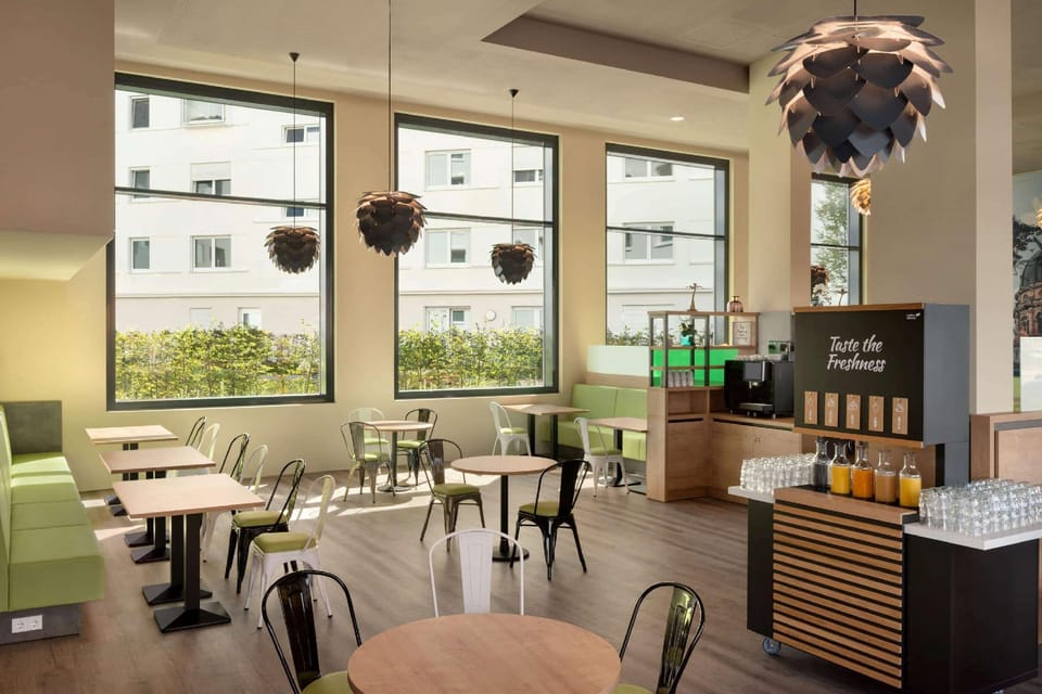 Super 8 by Wyndham Mainz Zollhafen Hotel in Mainz
