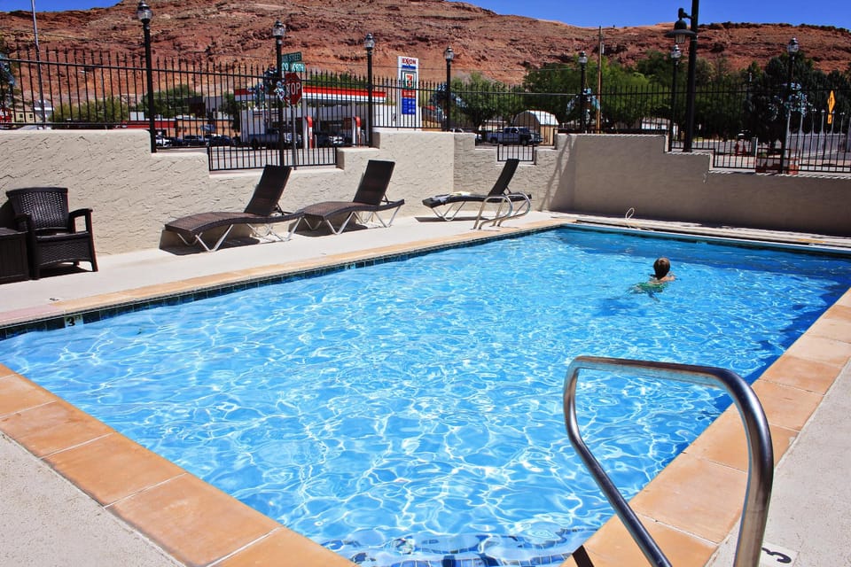 Swimming pool [kids]