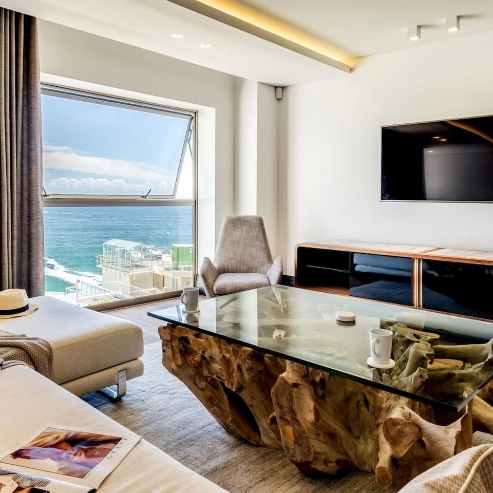 Chic Apartment w Amazing Views Dunmore Luxe Hotel in Cape Town