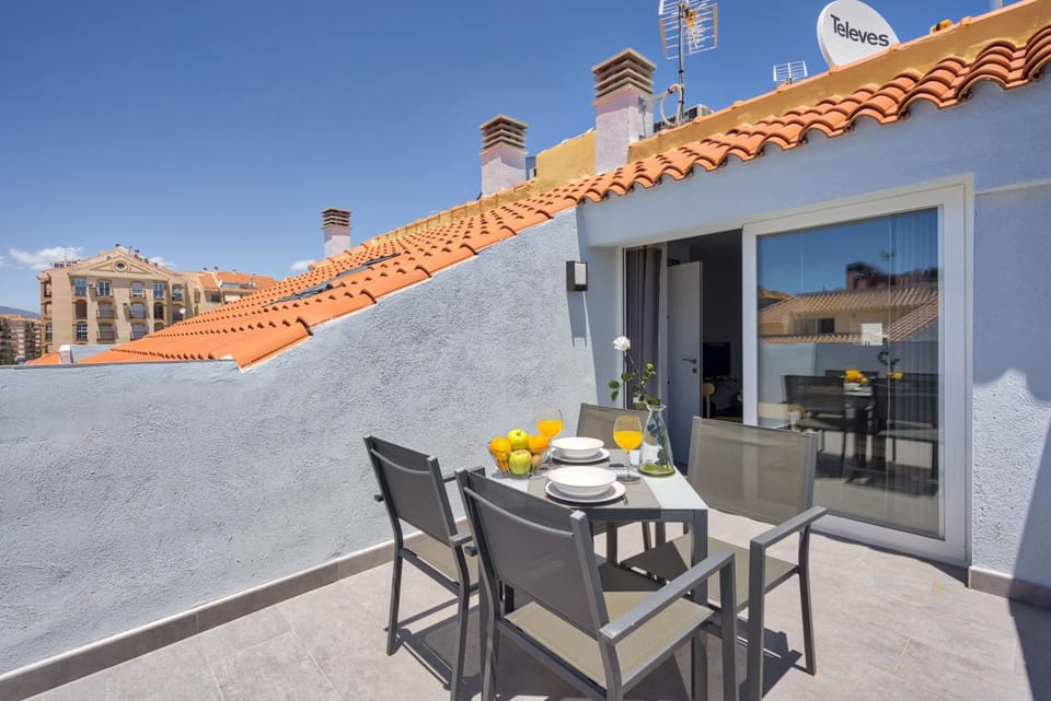 Sur Suites La Dorada, centricos soleados a pocos metros de la Playa y con Parking Opcional Apartment hotel in Fuengirola