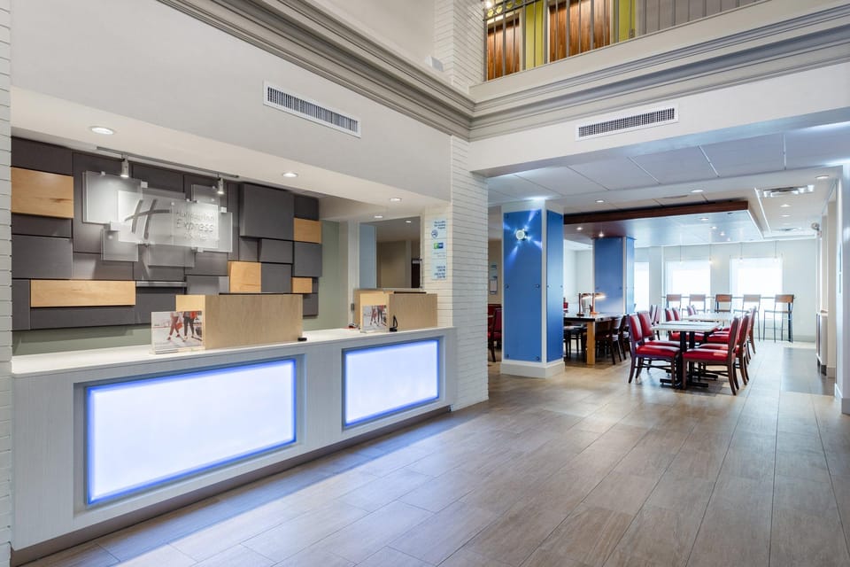 Holiday Inn Express Chicago Midway Airport By IHG Hotel in Bedford Park