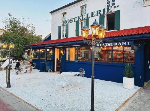 HOTEL HOSTELLERIE DES VOYAGEURS Hotel in Auvergne-Rhône-Alpes