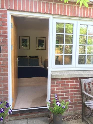 Garden Room Hotel in South Oxfordshire District
