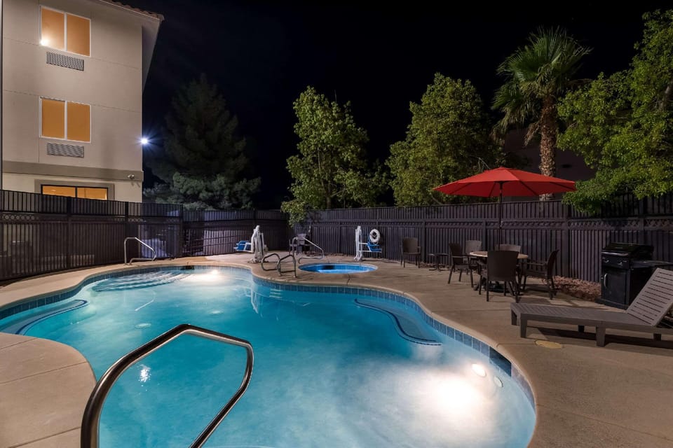 Comfort Inn & Suites Las Vegas - Nellis Hotel in North Las Vegas