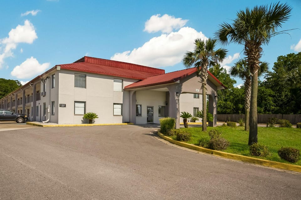 Red Roof Inn Crestview Hotel in Crestview