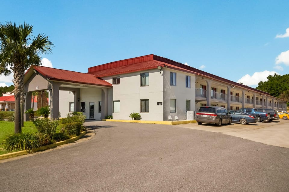 Red Roof Inn Crestview Hotel in Crestview