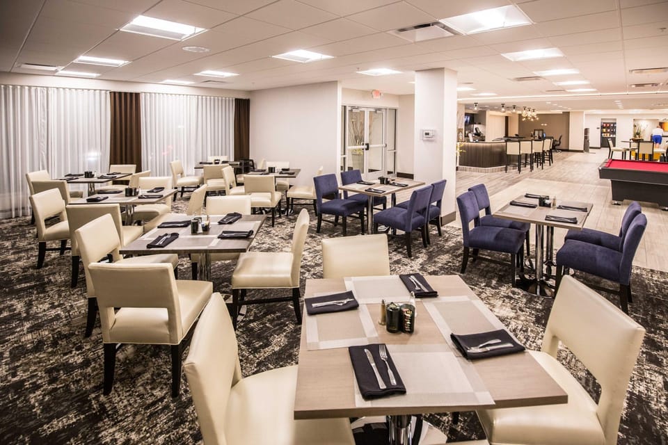 Wyndham Hotel Chicago O'Hare Hotel in Des Plaines
