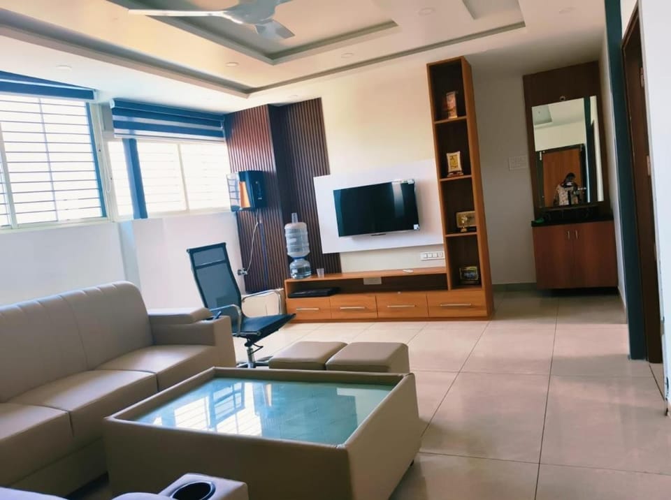 Shared lounge/TV area