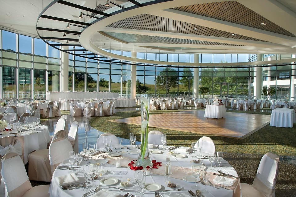 DoubleTree Suites by Hilton & Conference Center Chicago - Downers Grove Hotel in Lombard