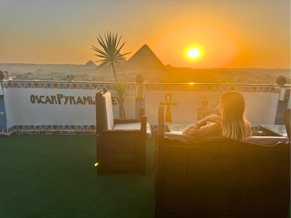 Oscar pyramids view Inn in Egypt