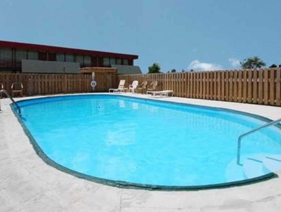Loyalty Inn Maryville Inn in Collinsville