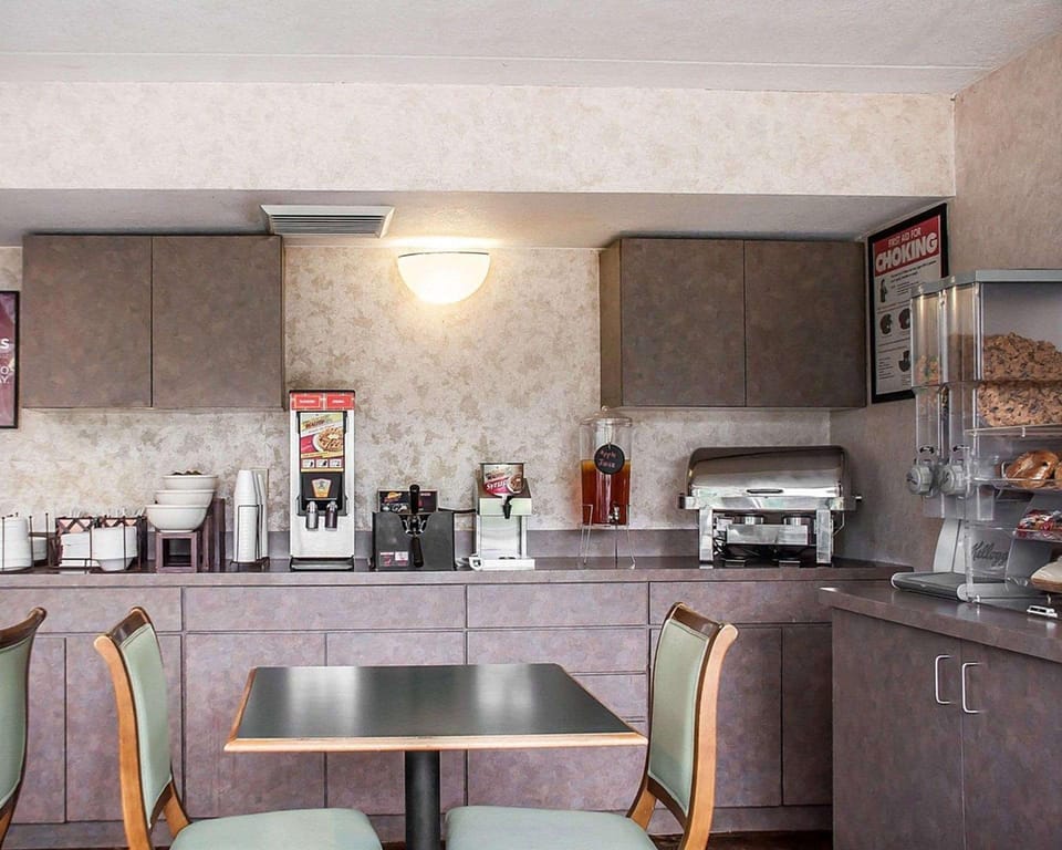 Econo Lodge Elmira-Corning Hotel in New York